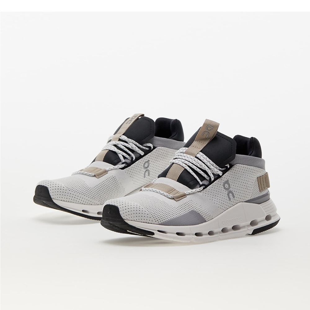 ON W CLOUDNOVA Size 5.5 
White/ Sand